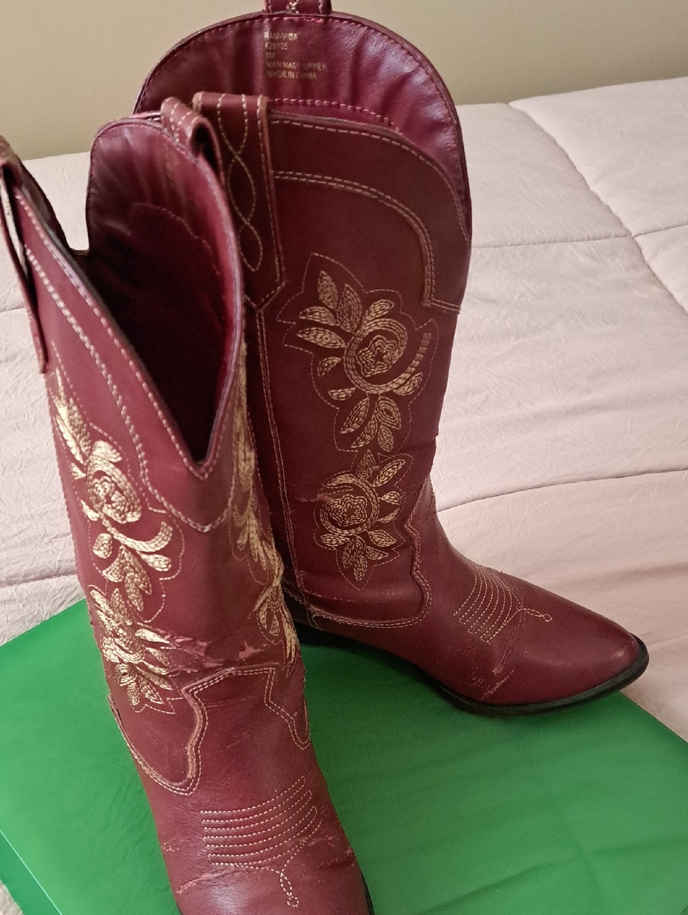 Burgundy Women's Embroidered Western Heeled Boots